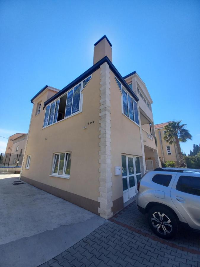 شقة Apartman Maja Kaštela المظهر الخارجي الصورة
